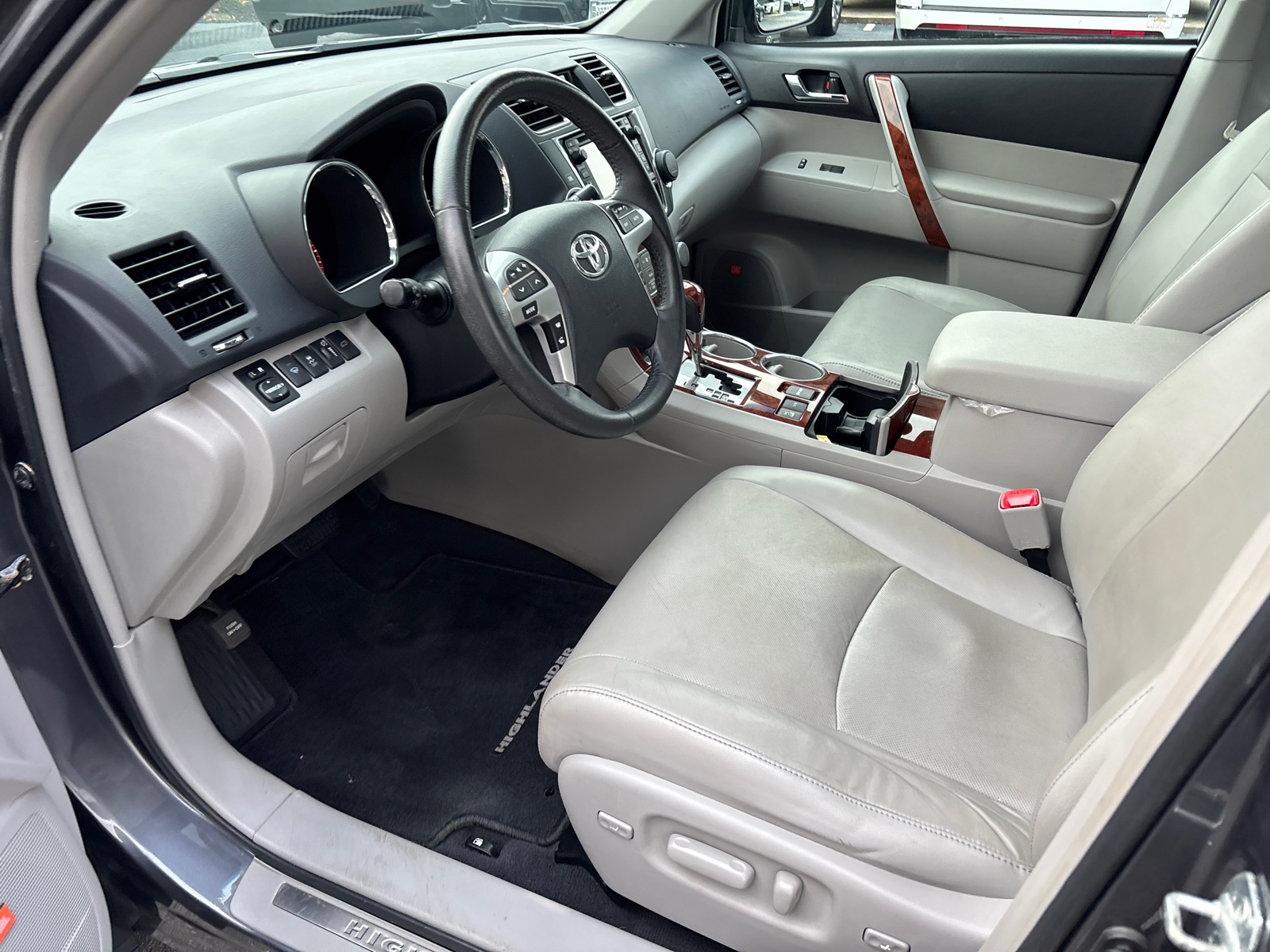 2013 Toyota Highlander Limited 25