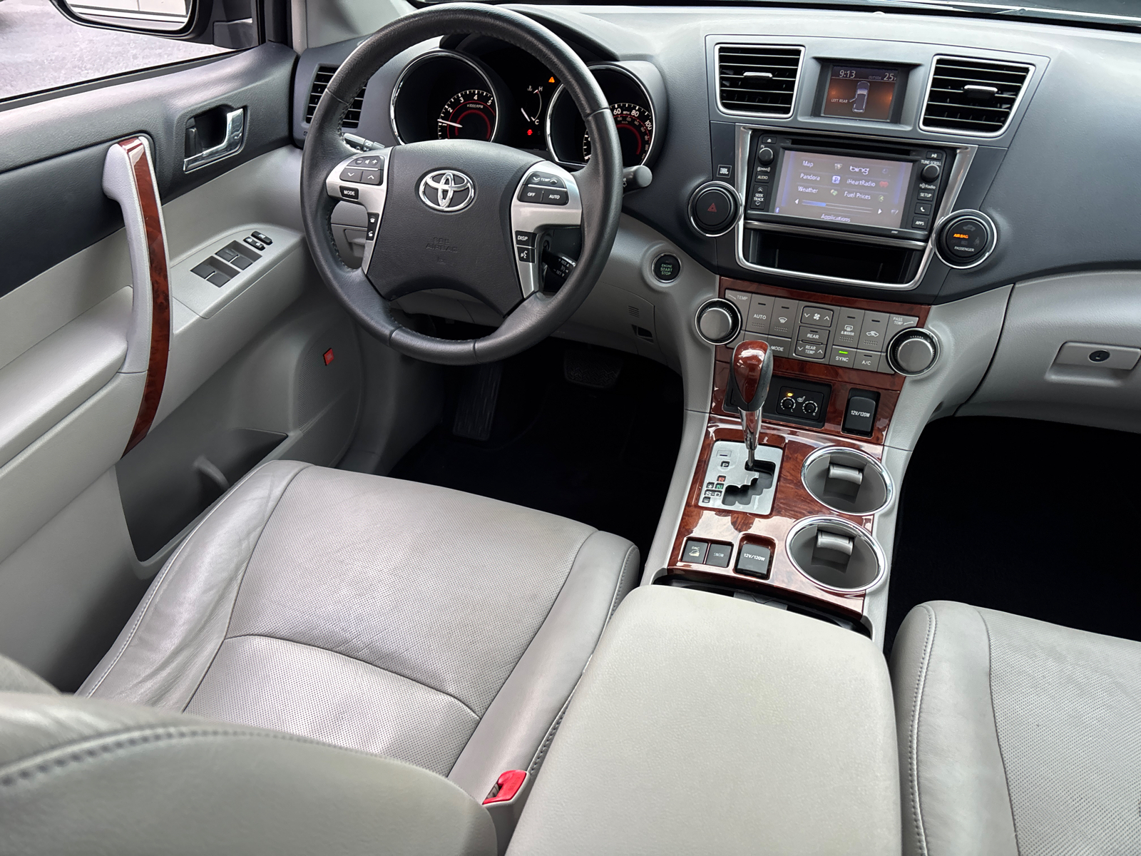 2013 Toyota Highlander Limited 31