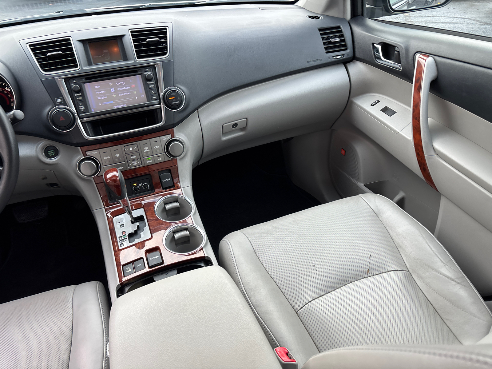 2013 Toyota Highlander Limited 32