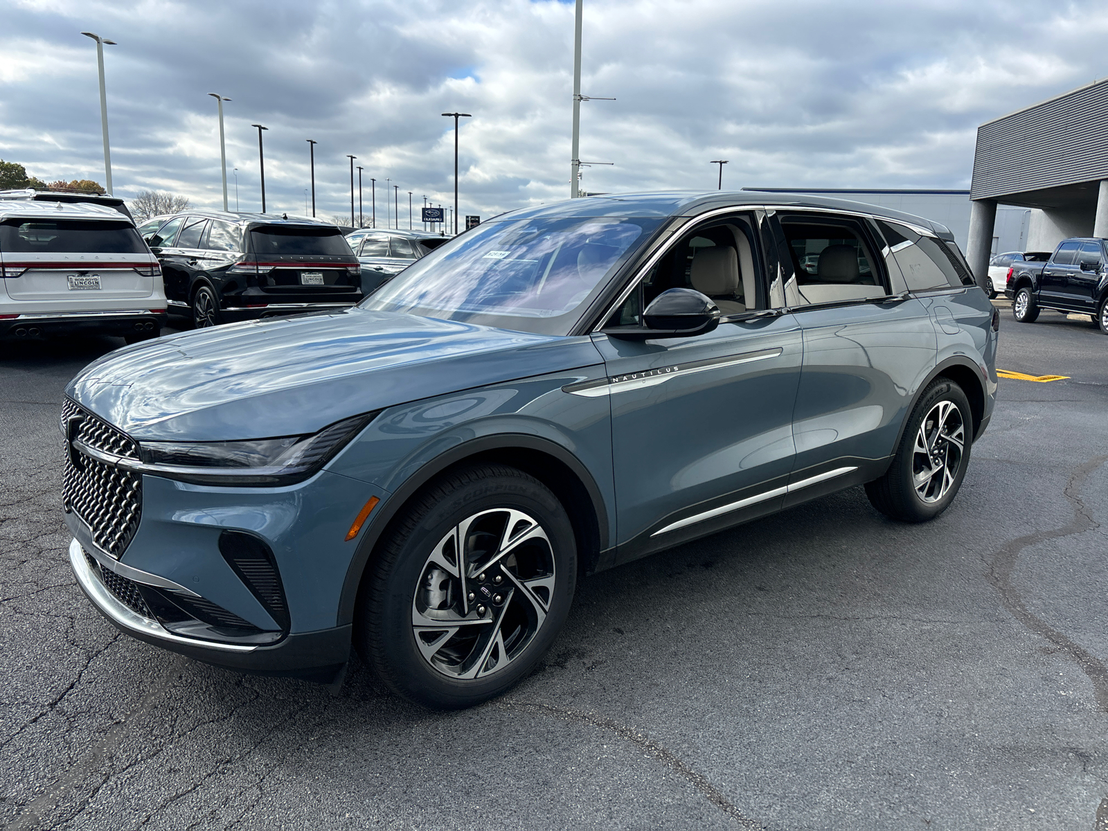 2025 Lincoln Nautilus Premiere 3