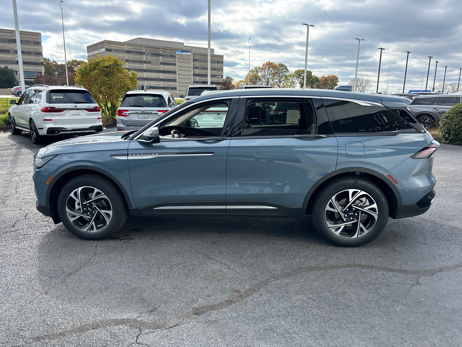 2025 Lincoln Nautilus Premiere 4