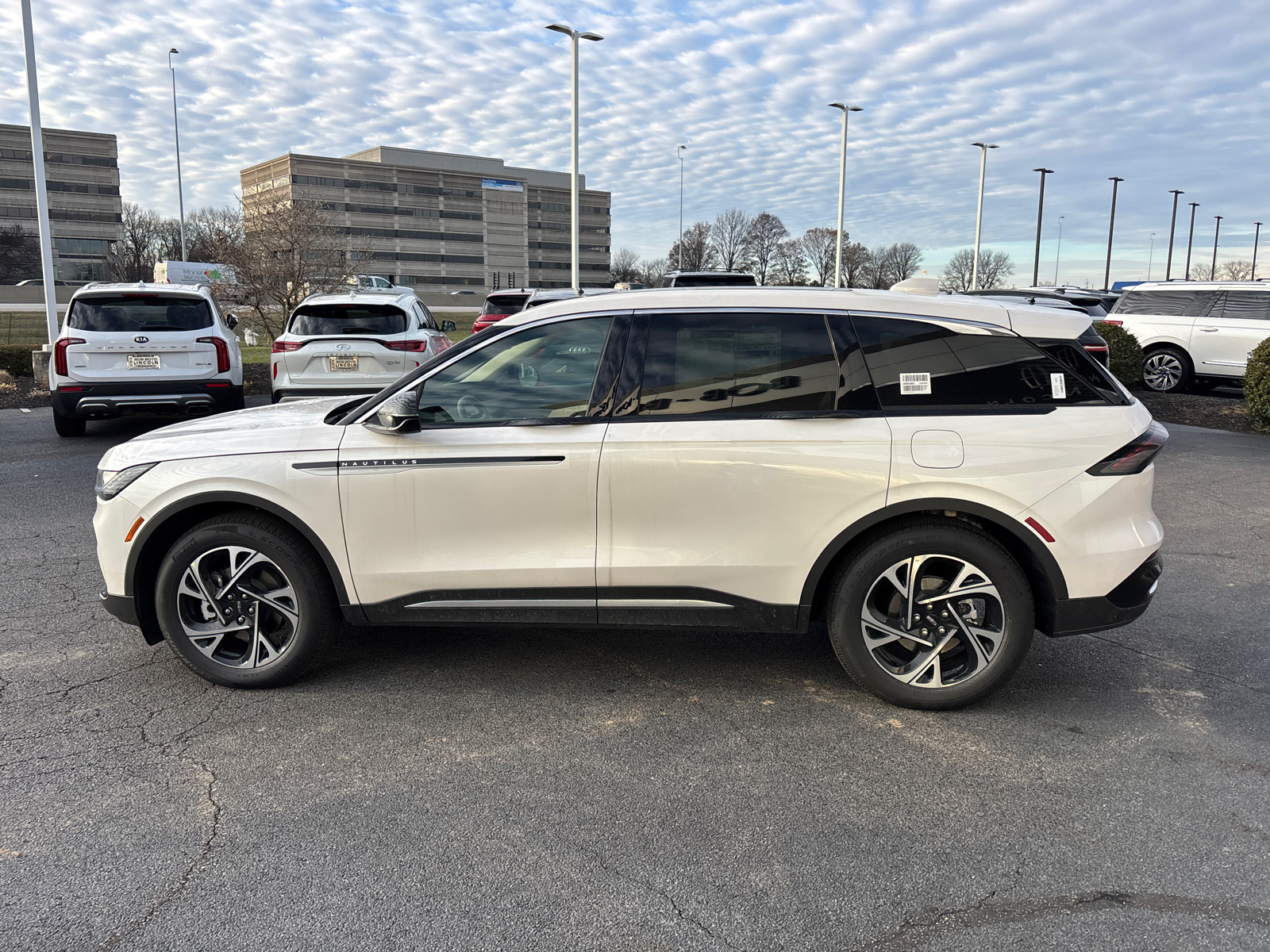 2025 Lincoln Nautilus Premiere 4