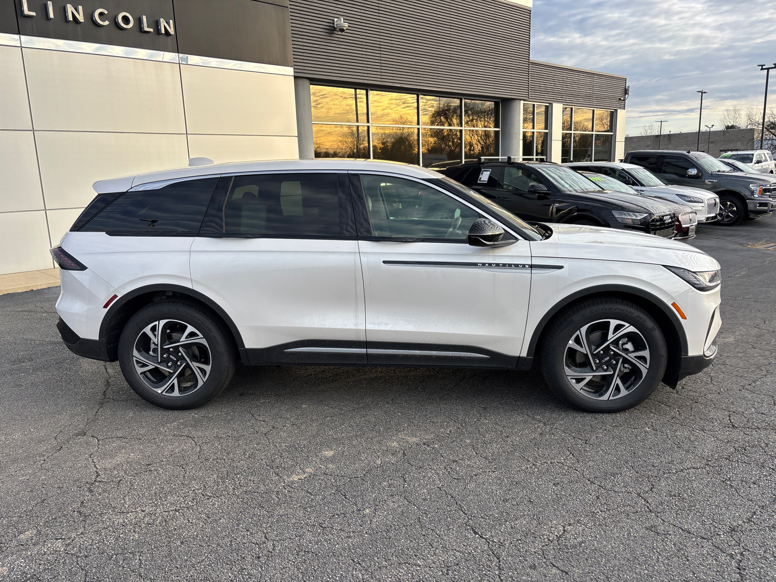 2025 Lincoln Nautilus Premiere 8