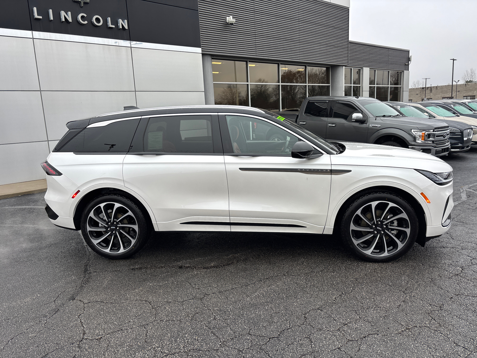 2025 Lincoln Nautilus Black Label 8