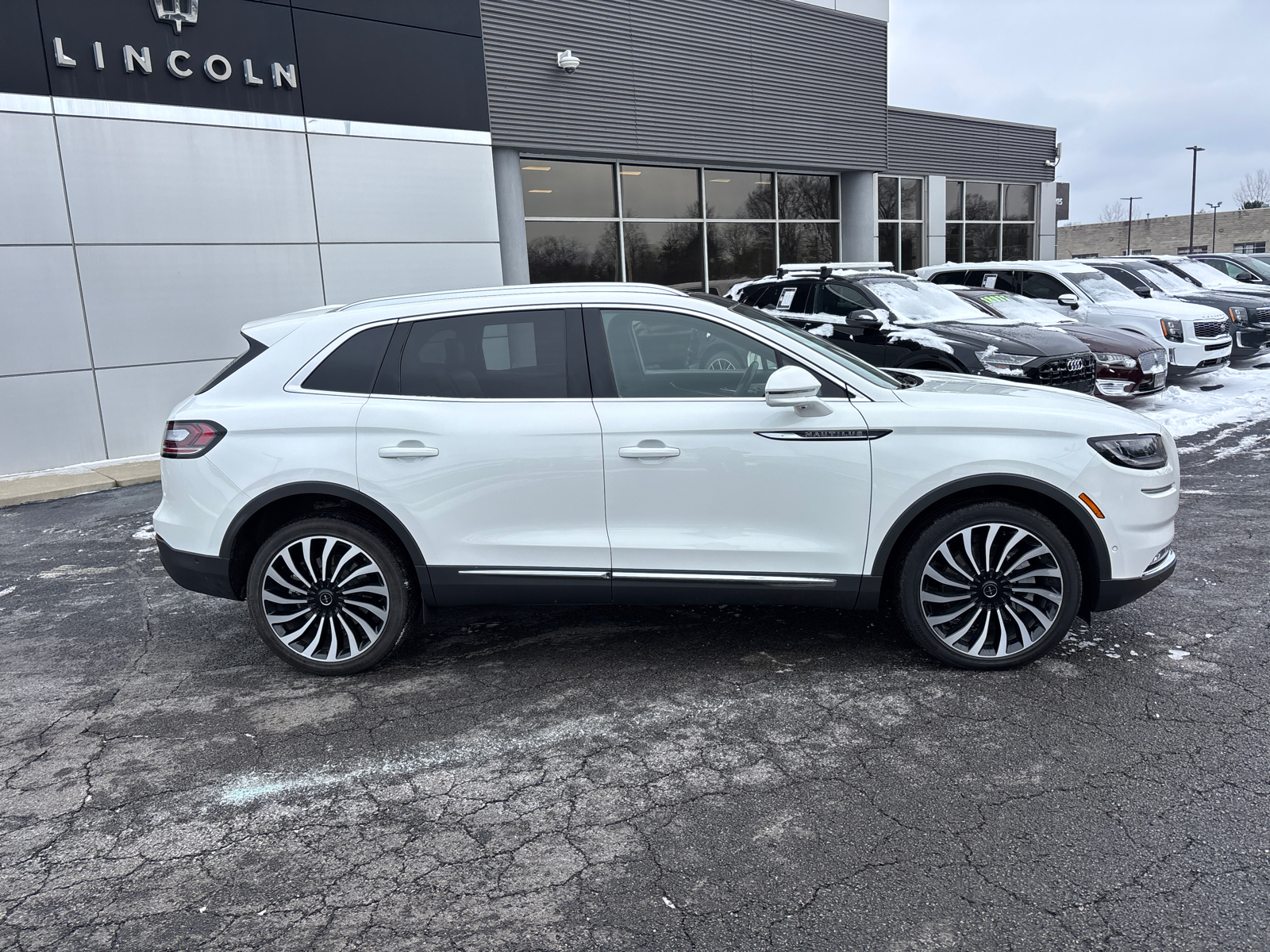 2022 Lincoln Nautilus Black Label 8