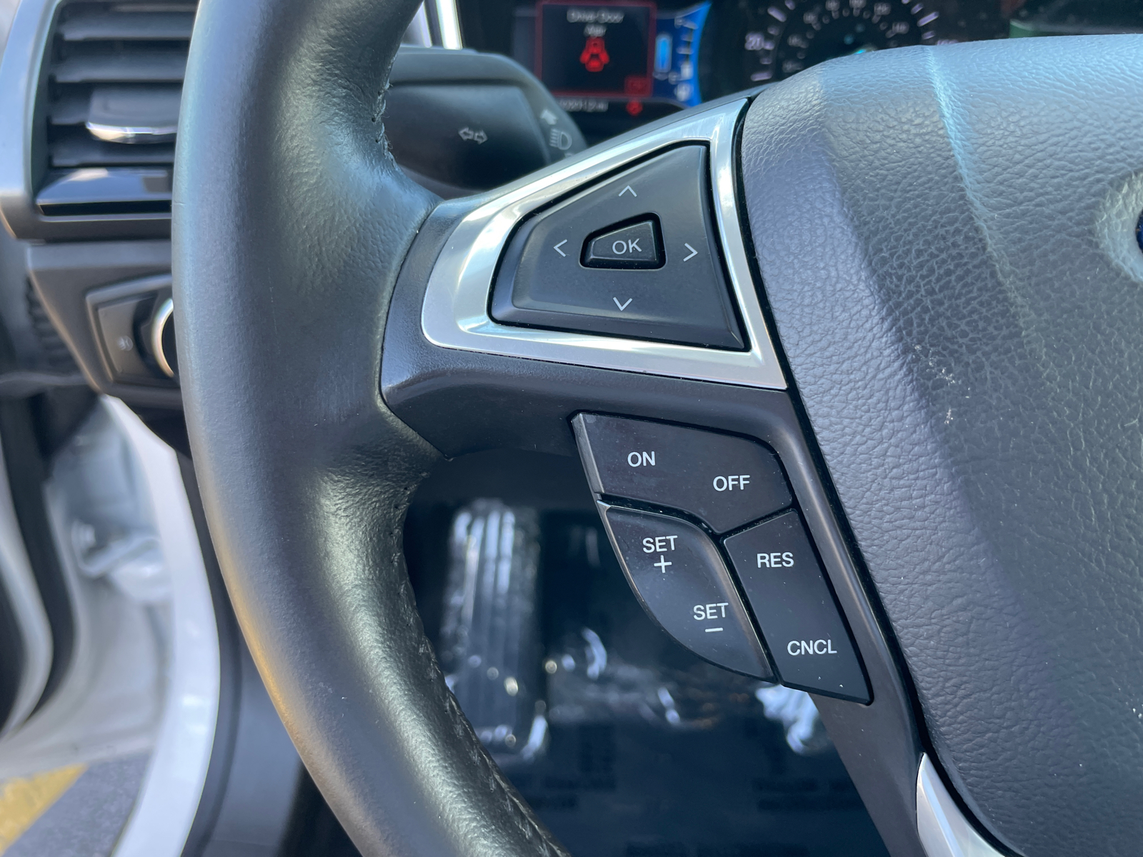 2014 Ford Fusion Hybrid SE 17