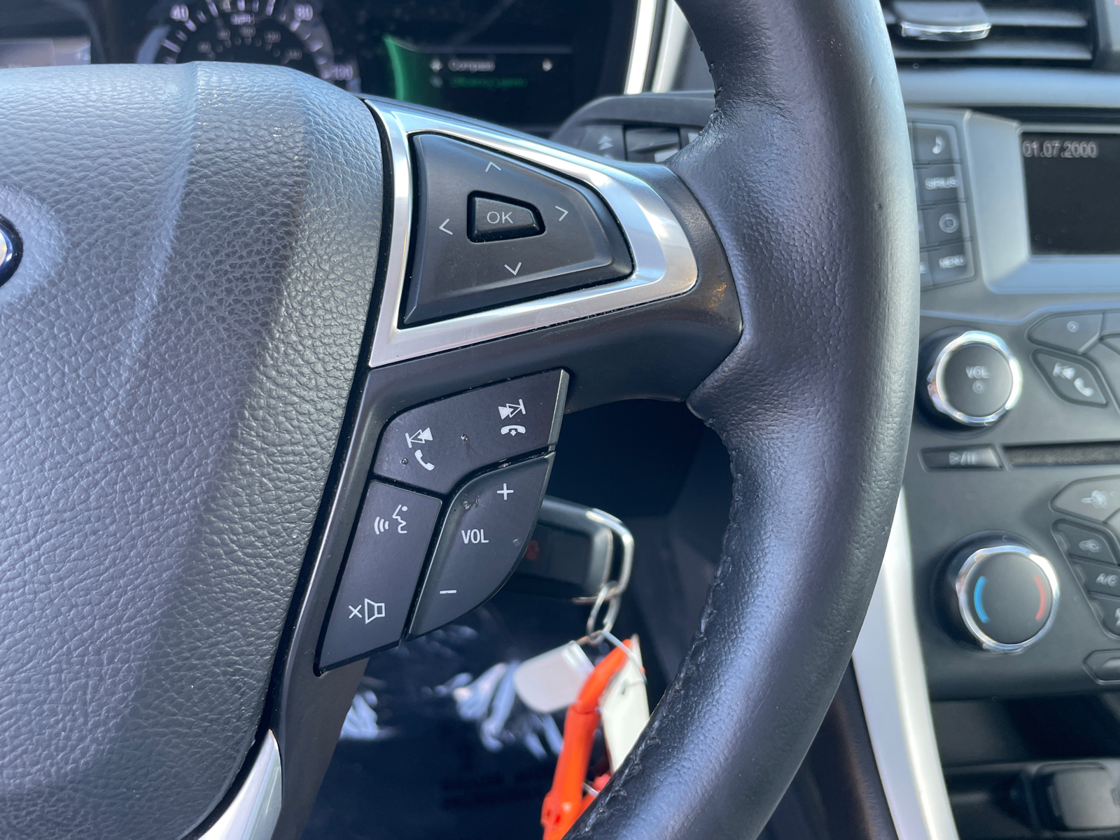 2014 Ford Fusion Hybrid SE 18