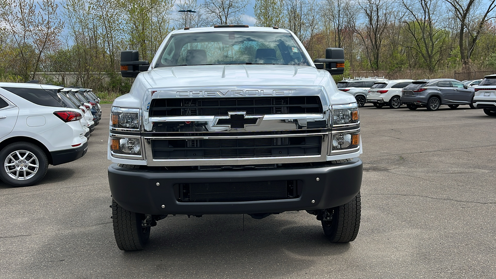 2024 Chevrolet Silverado Chassis Cab Work Truck 2