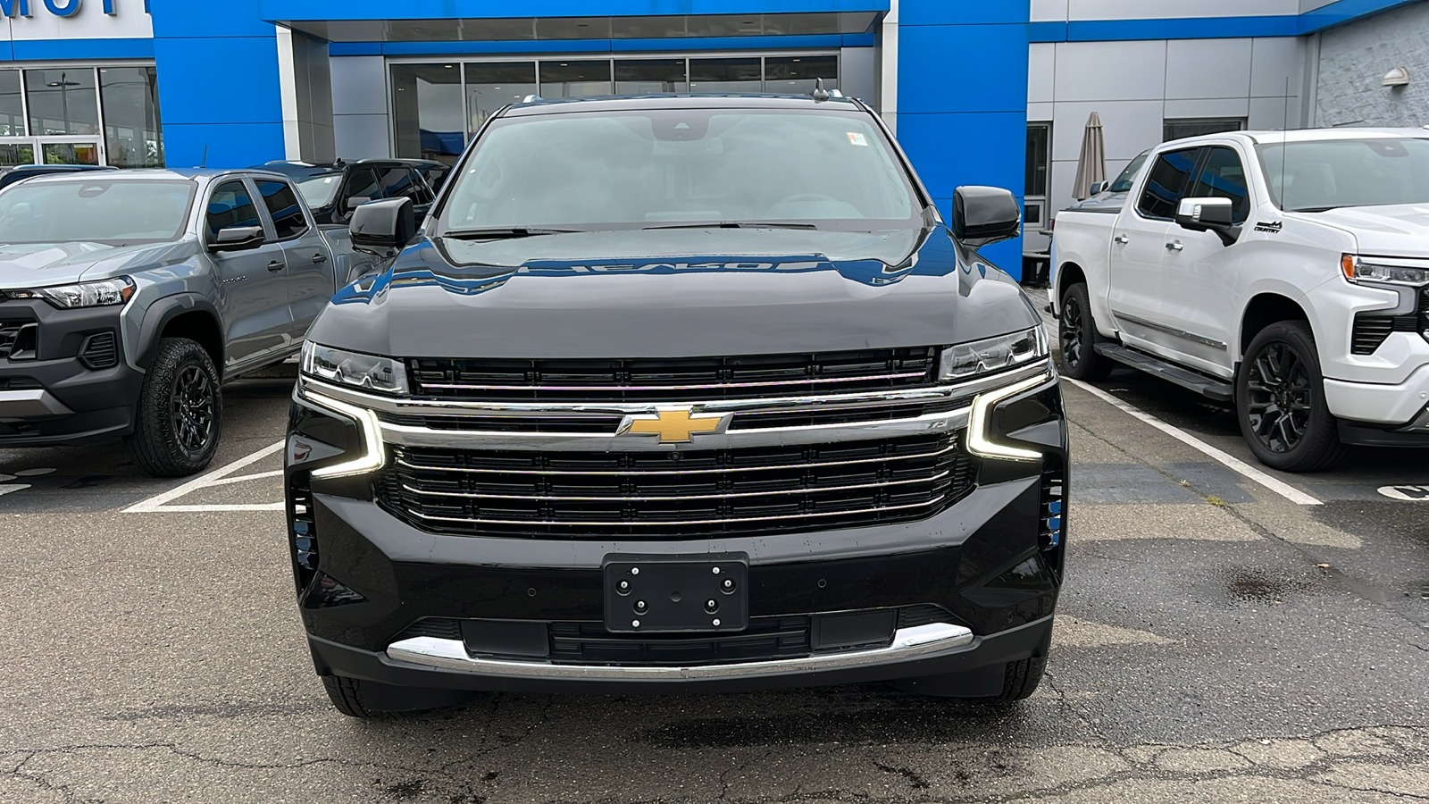 2024 Chevrolet Suburban LT 2