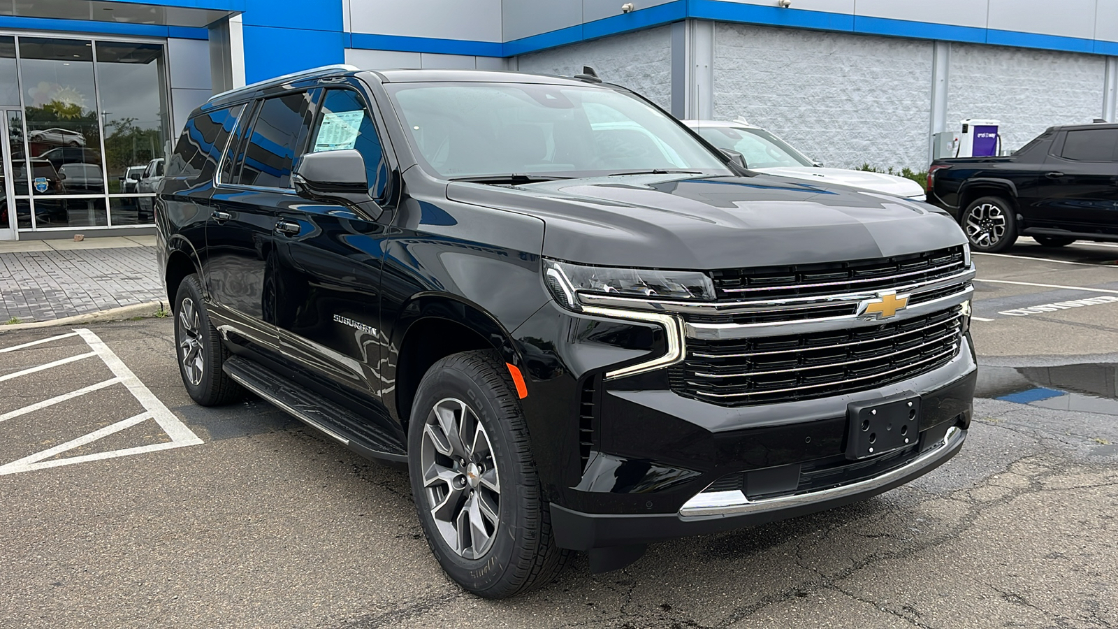 2024 Chevrolet Suburban LT 3