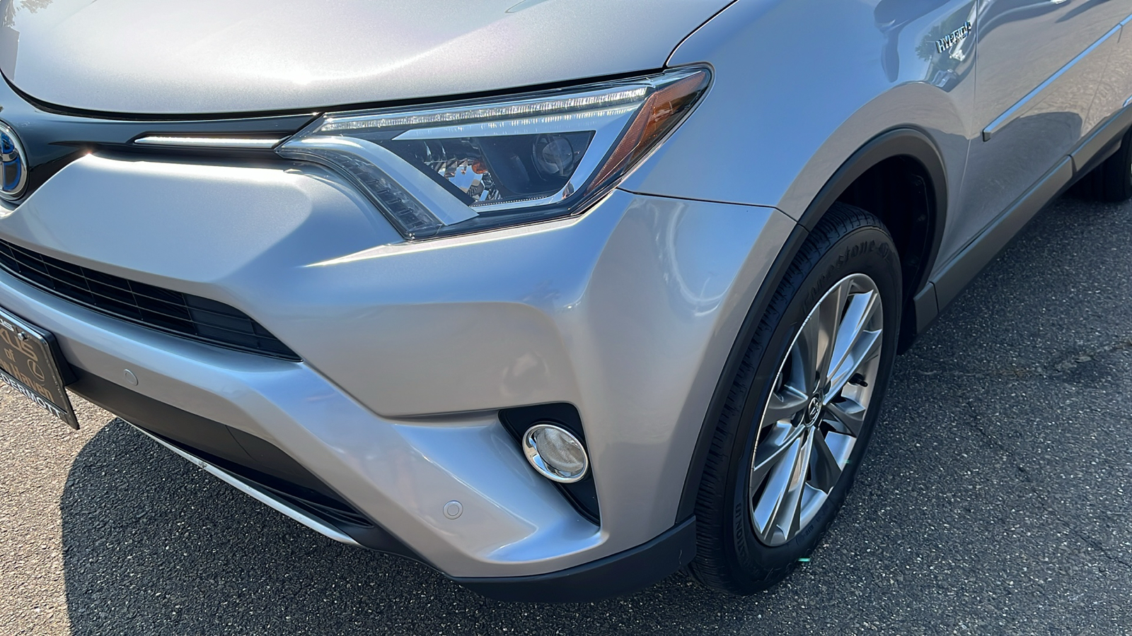 2017 Toyota RAV4 Hybrid Limited 9