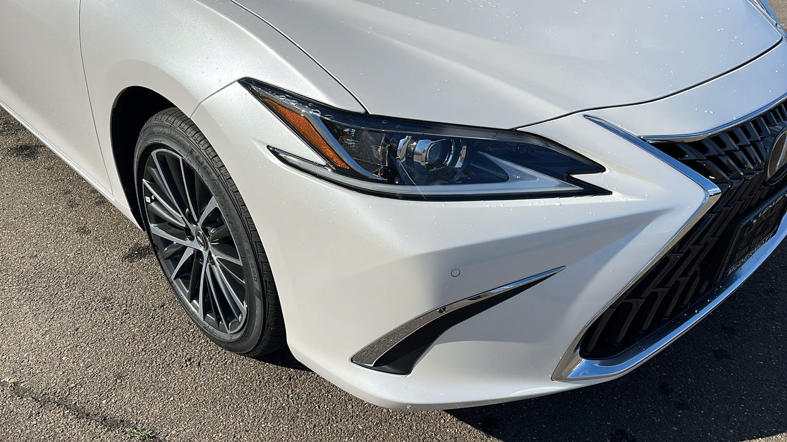 2025 Lexus ES 300h Base 4