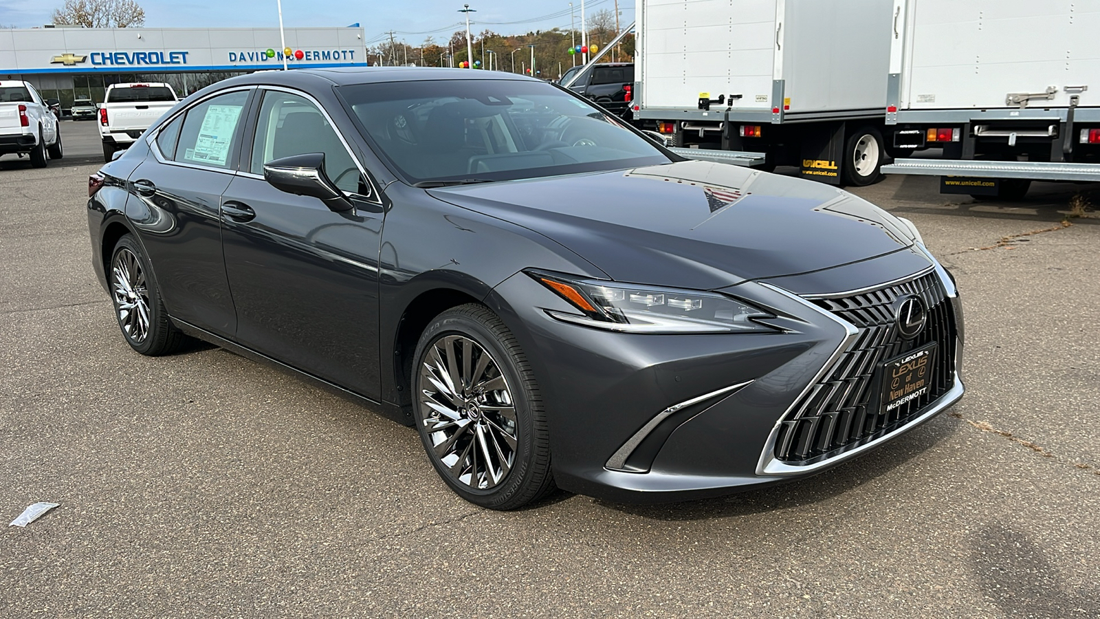 2025 Lexus ES 300h Ultra Luxury 3