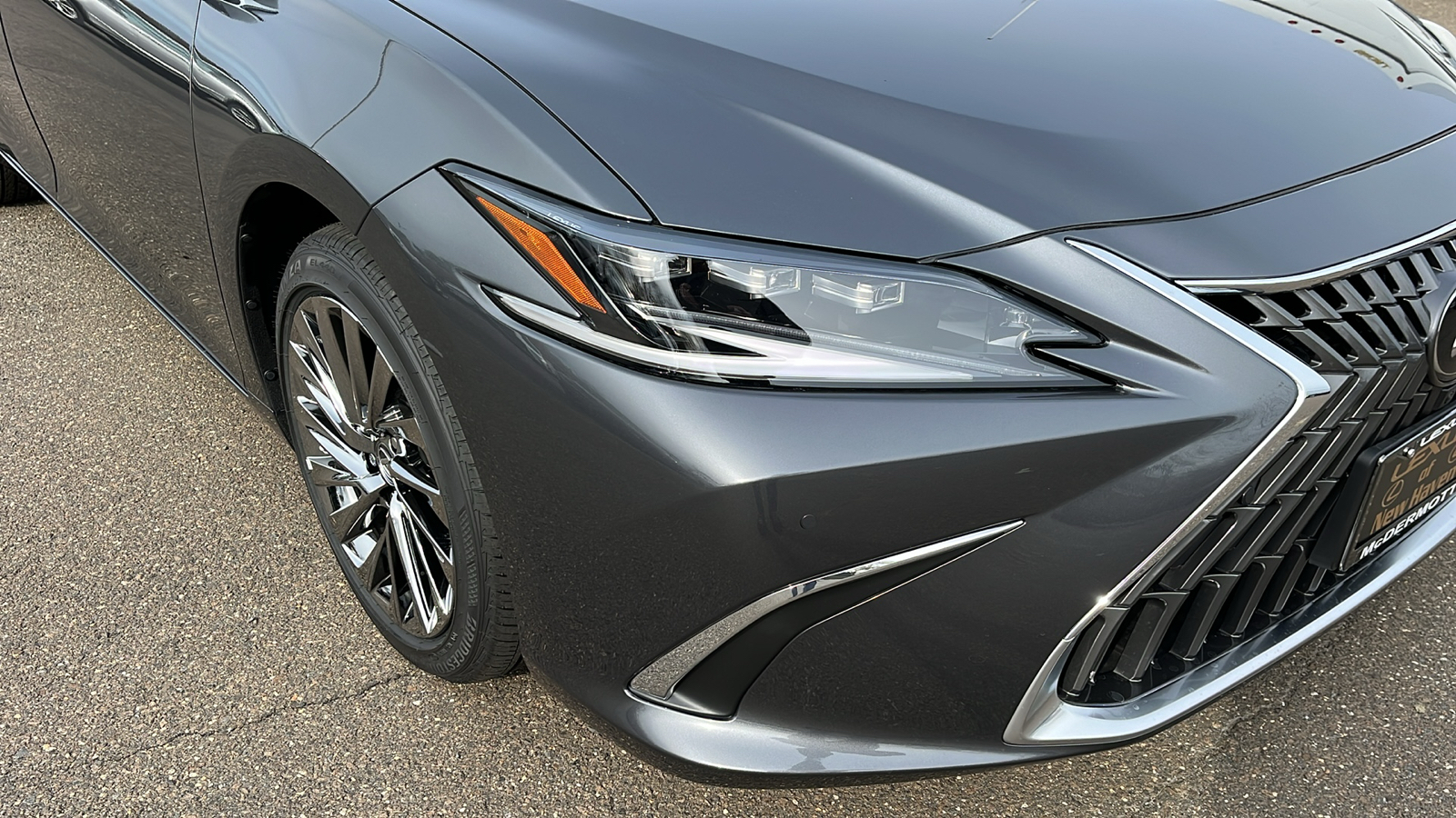 2025 Lexus ES 300h Ultra Luxury 4