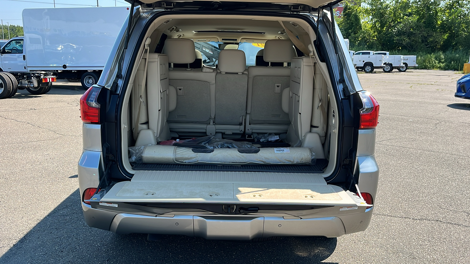 2021 Lexus LX 570 Three-Row 29