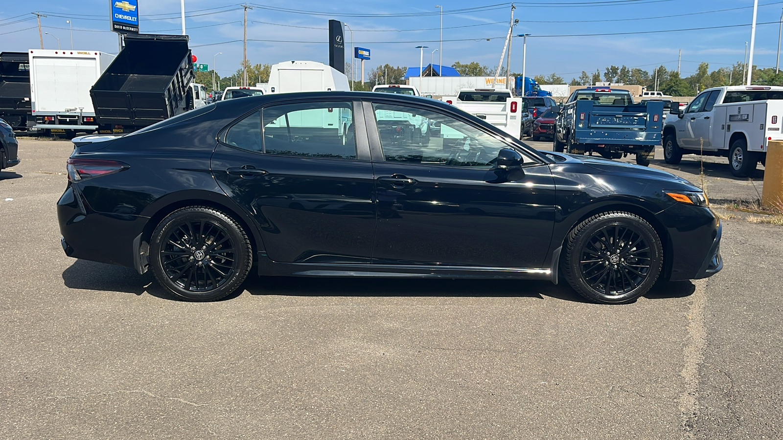 2022 Toyota Camry Hybrid SE 4