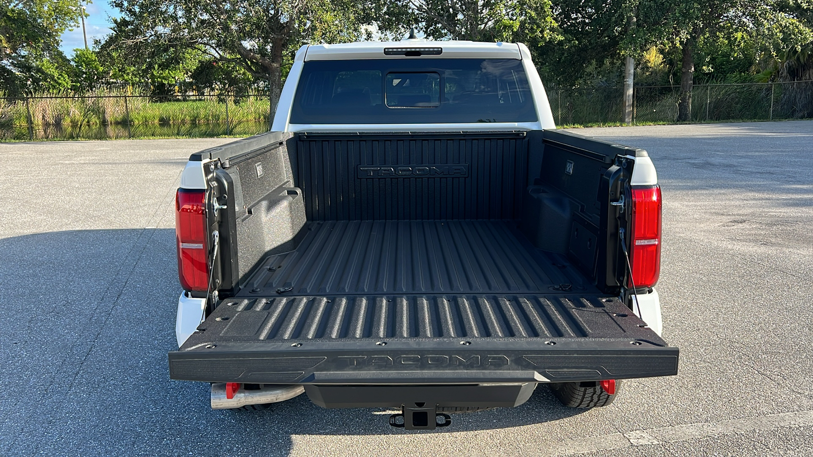 2024 Toyota Tacoma Hybrid TRD Off Road 9