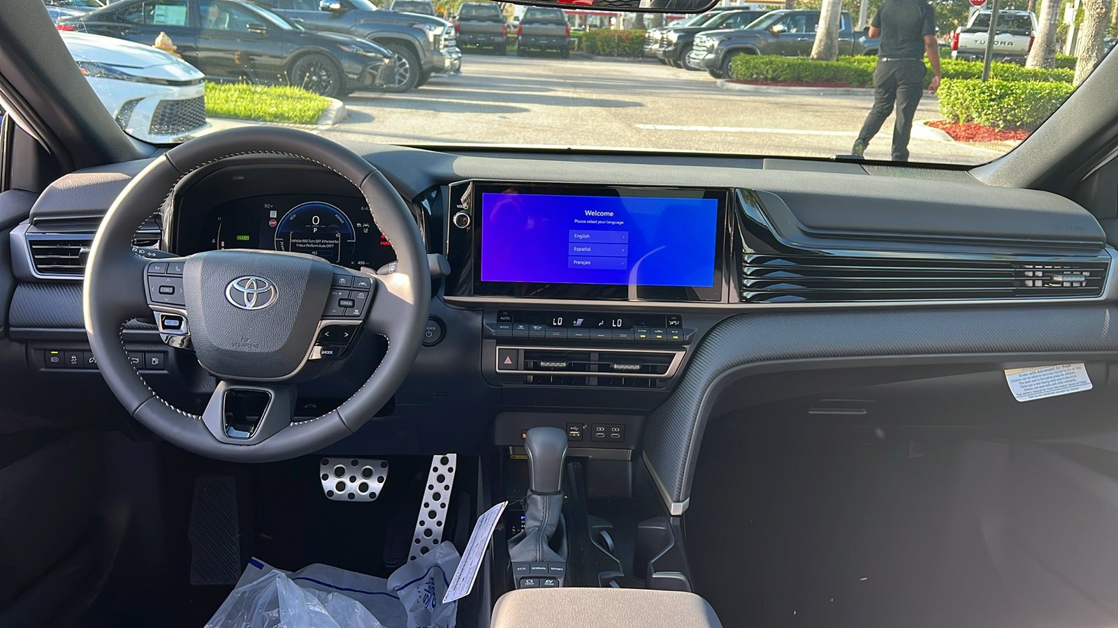 2025 Toyota Camry SE 13