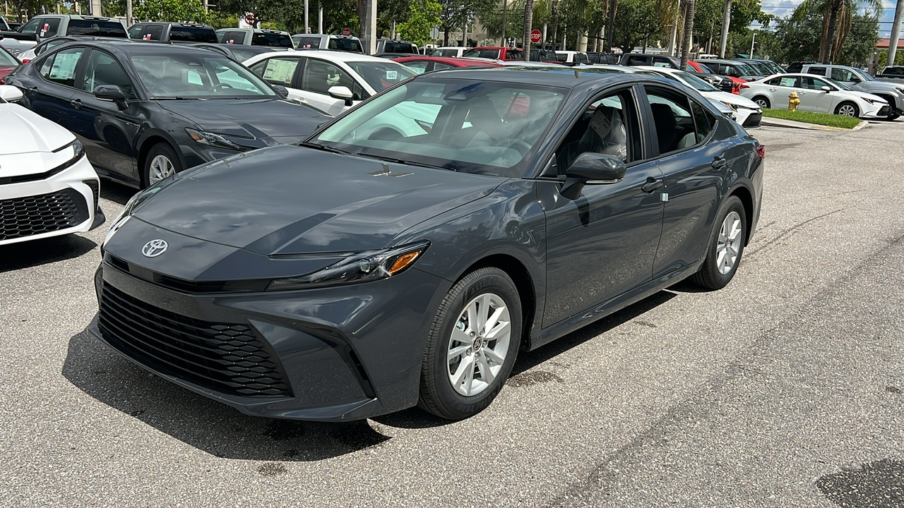 2025 Toyota Camry LE 3