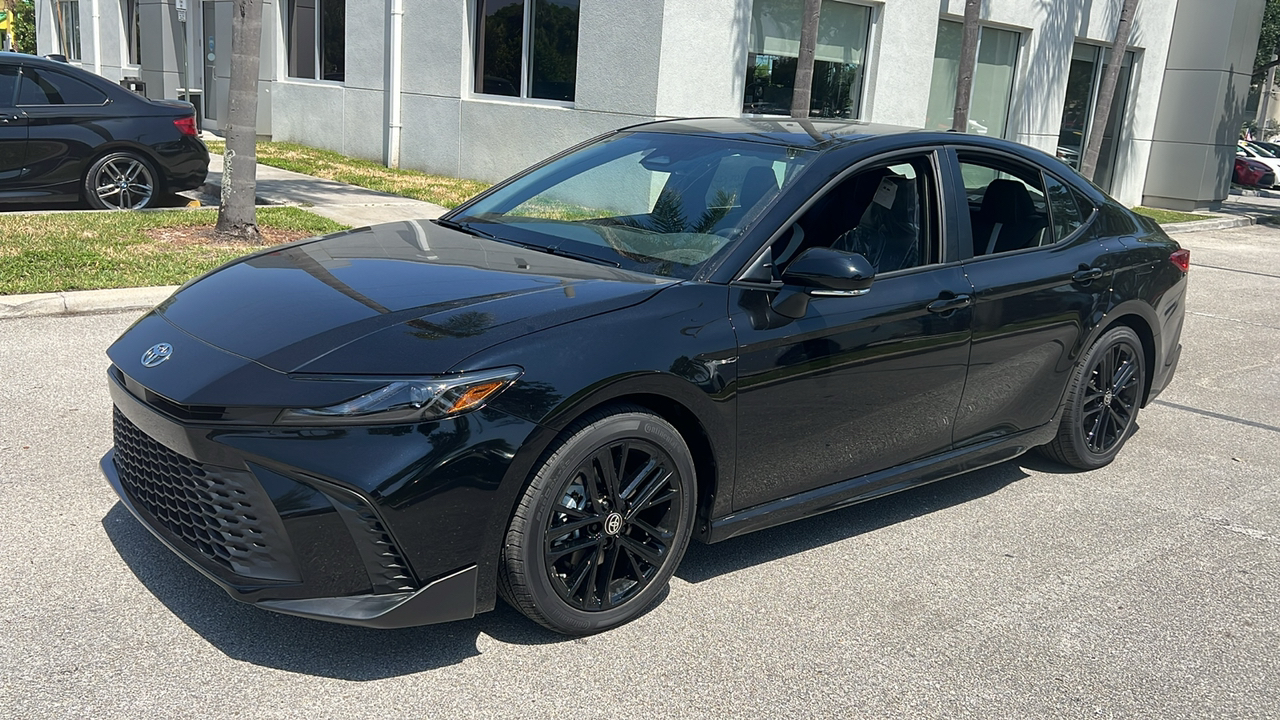 2025 Toyota Camry LE 3