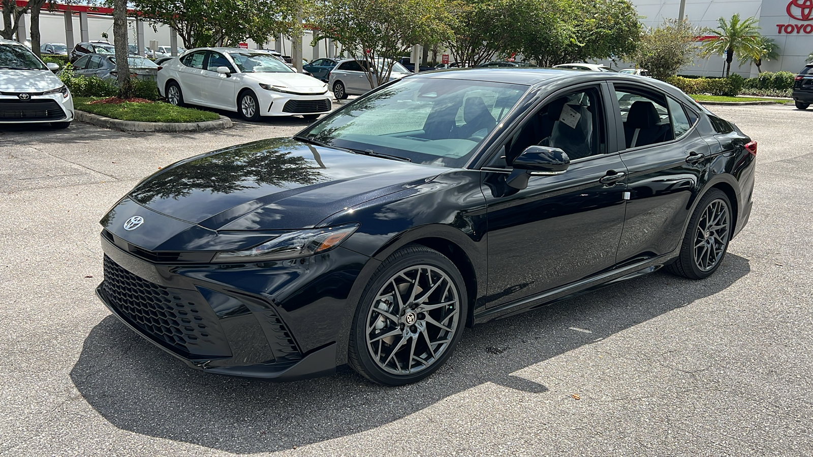 2025 Toyota Camry SE 3