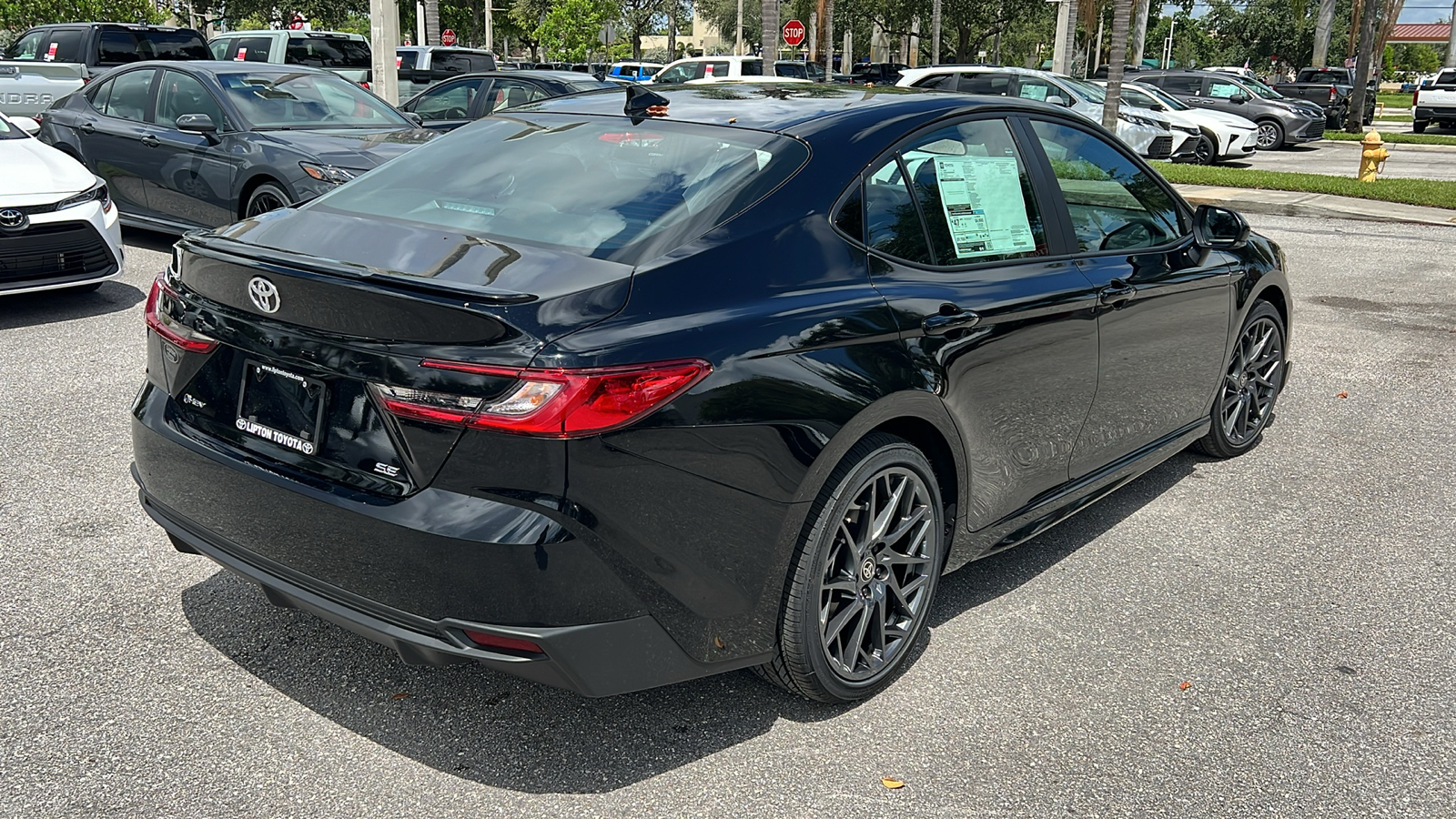 2025 Toyota Camry SE 9