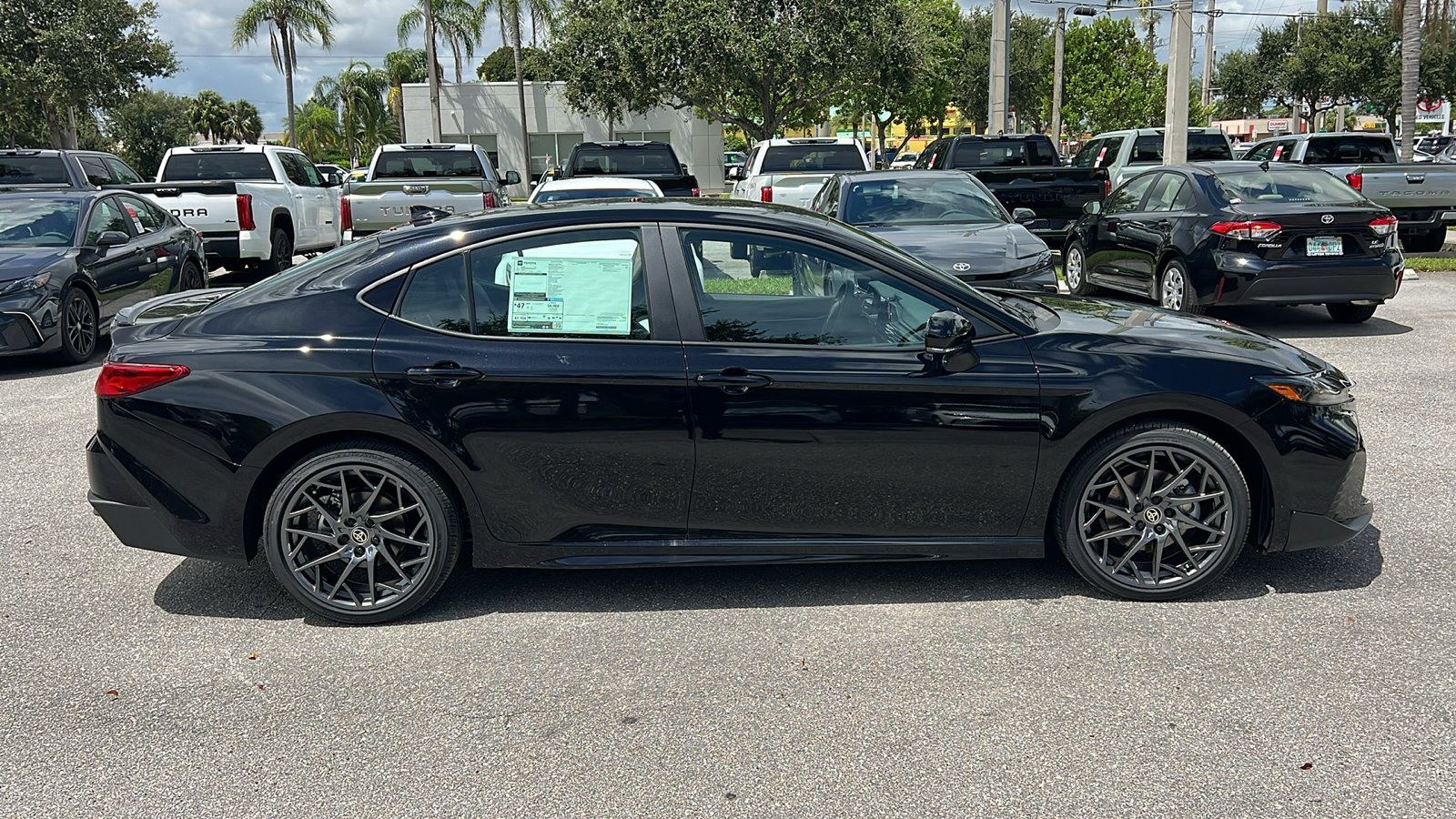 2025 Toyota Camry SE 10