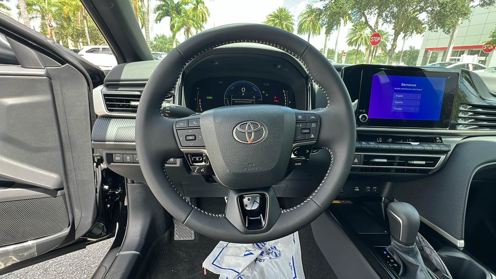 2025 Toyota Camry SE 19