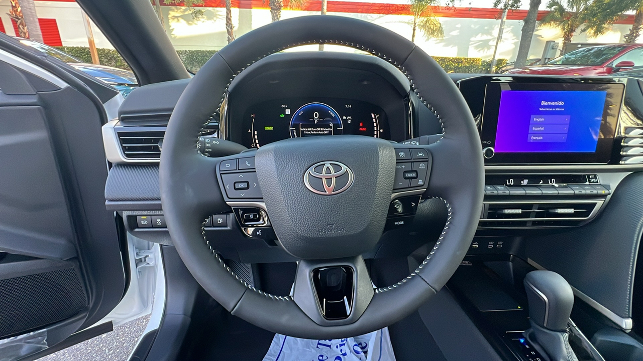 2025 Toyota Camry SE 21