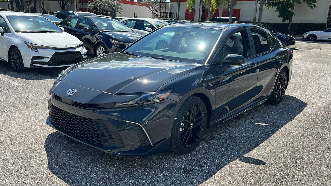 2025 Toyota Camry SE 3