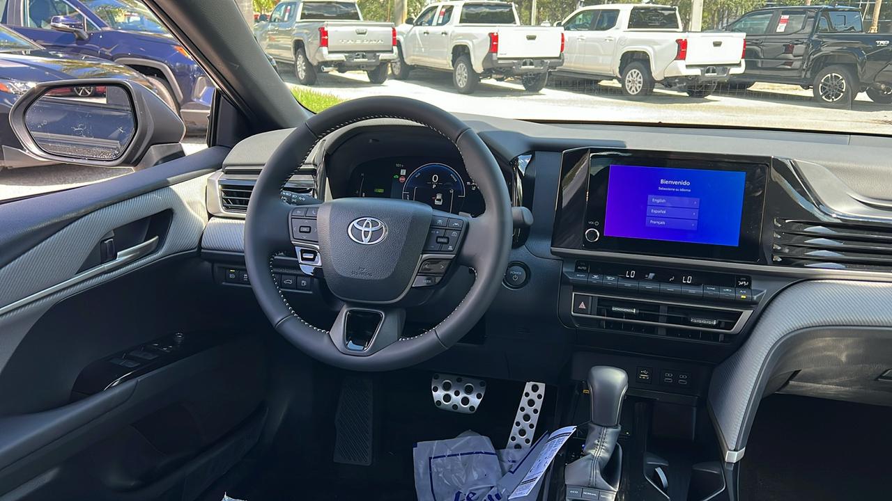 2025 Toyota Camry SE 14