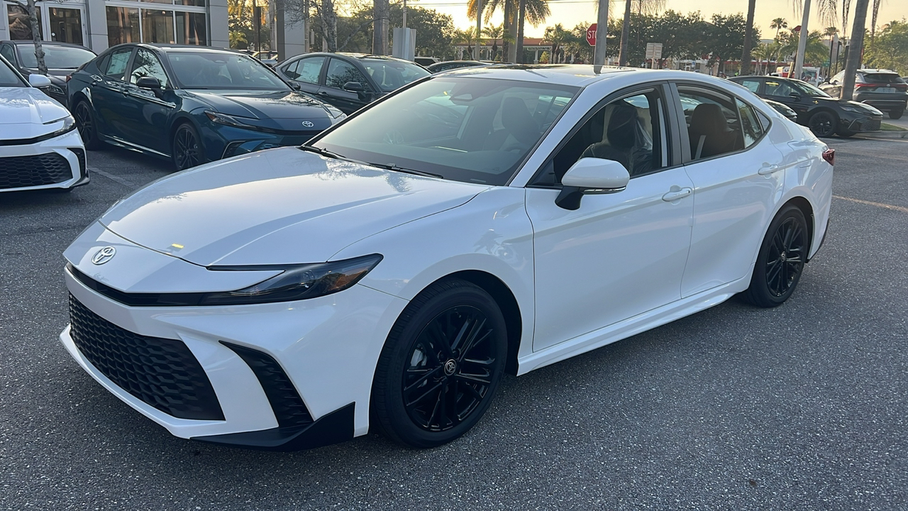 2025 Toyota Camry SE 3