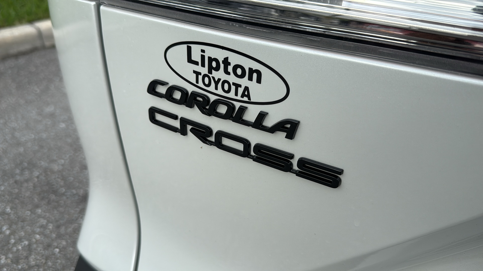 2024 Toyota Corolla Cross Hybrid SE 7