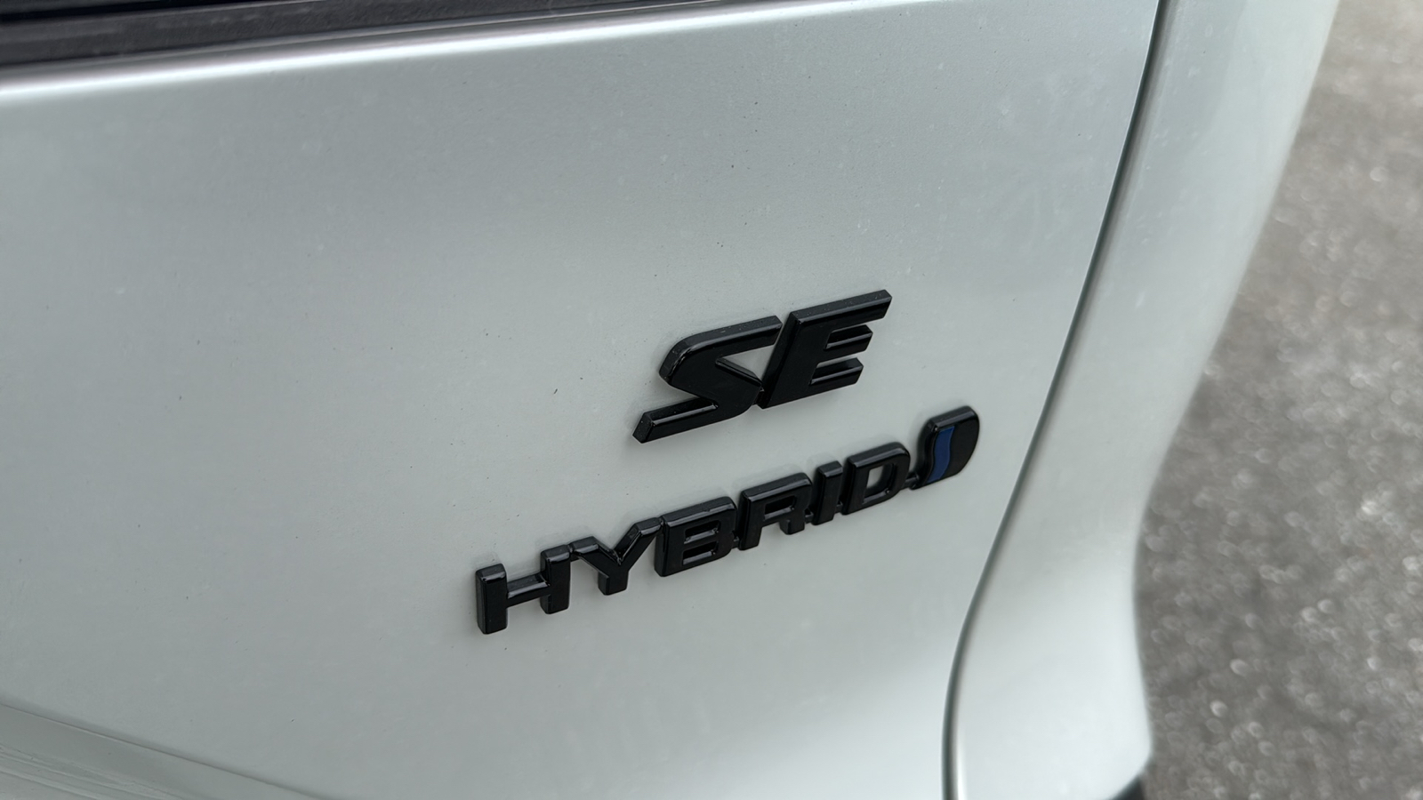 2024 Toyota Corolla Cross Hybrid SE 8