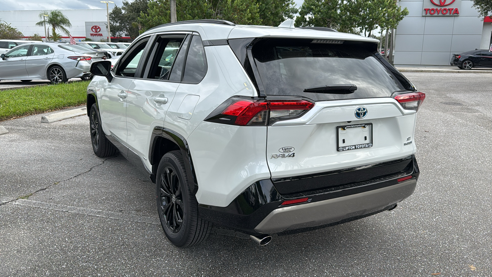 2024 Toyota RAV4 Hybrid SE 5