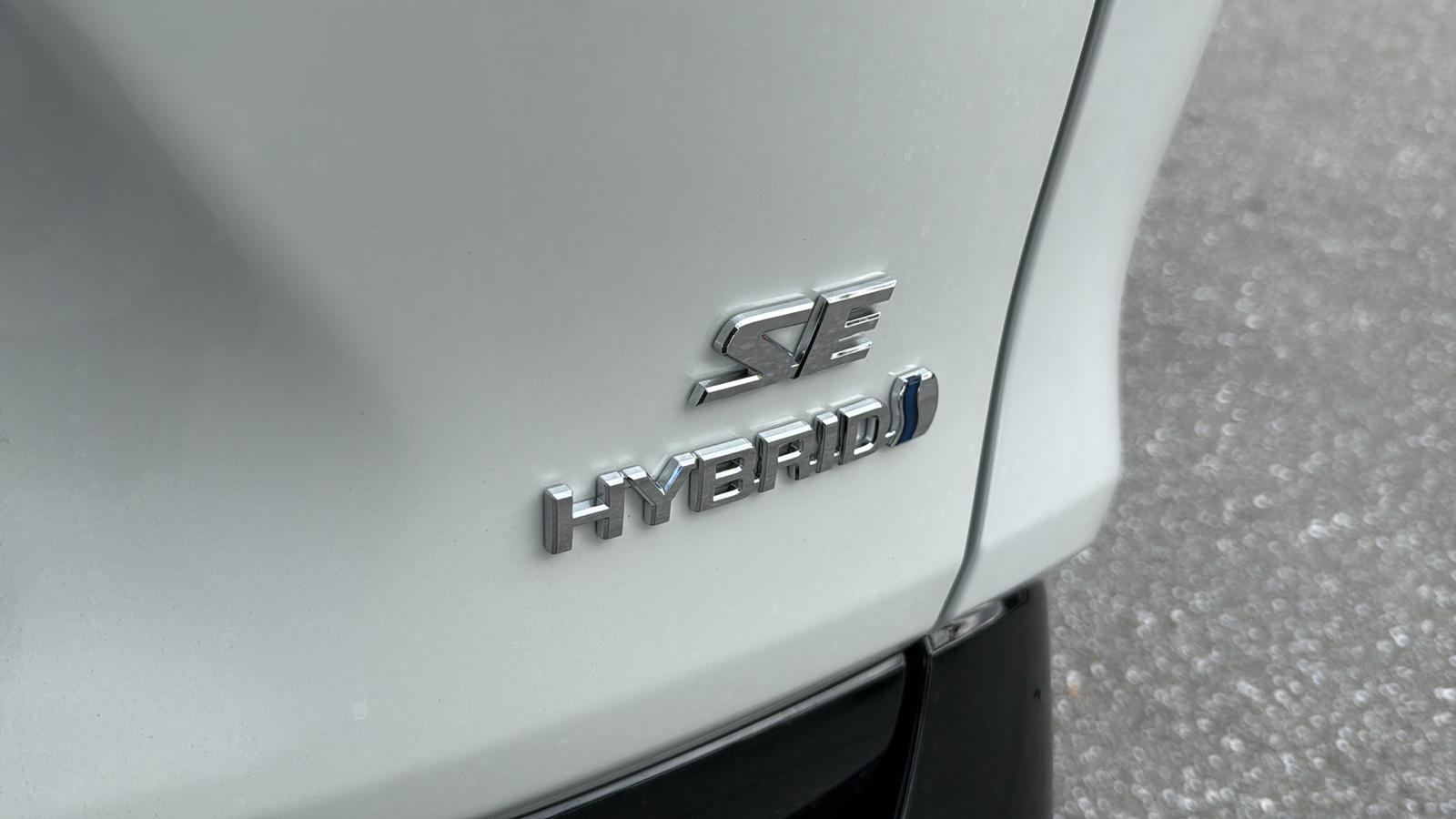 2024 Toyota RAV4 Hybrid SE 8