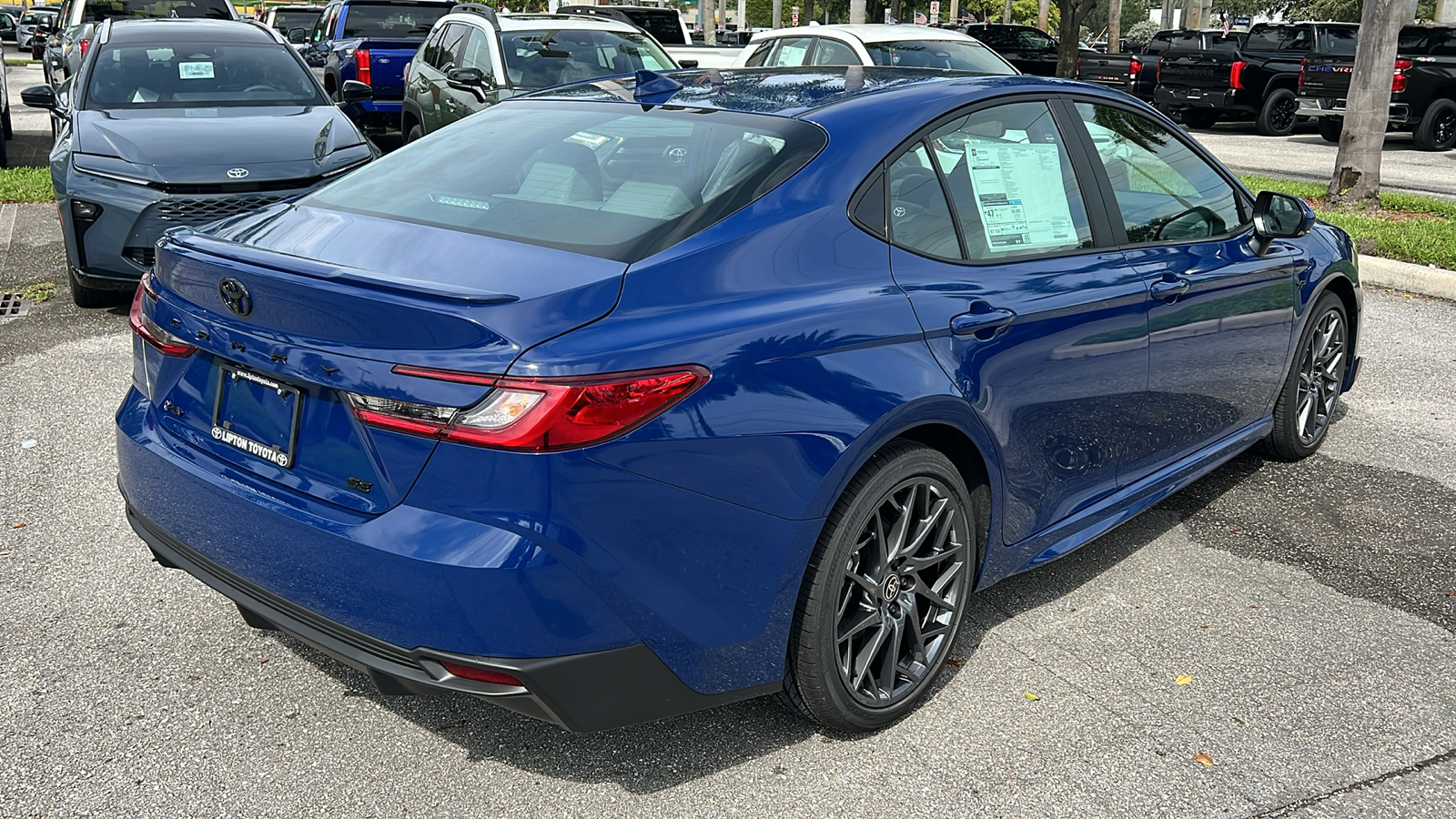 2025 Toyota Camry SE 10