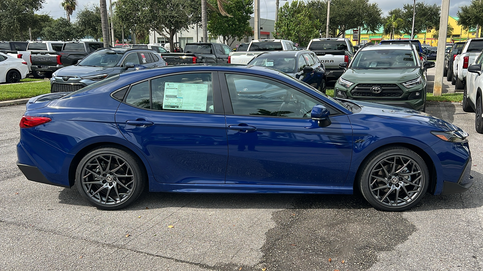 2025 Toyota Camry SE 11