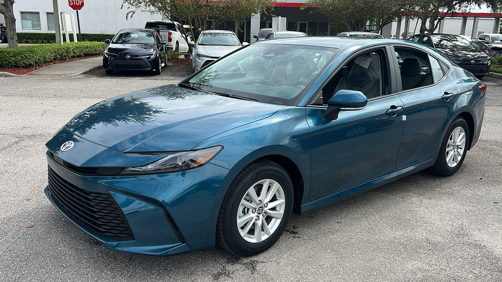 2025 Toyota Camry LE 3