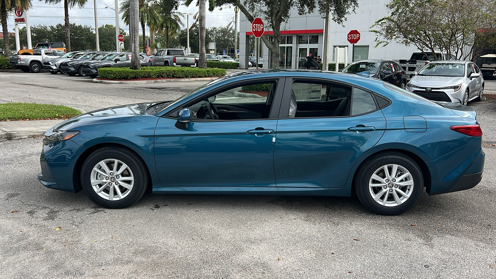 2025 Toyota Camry LE 4