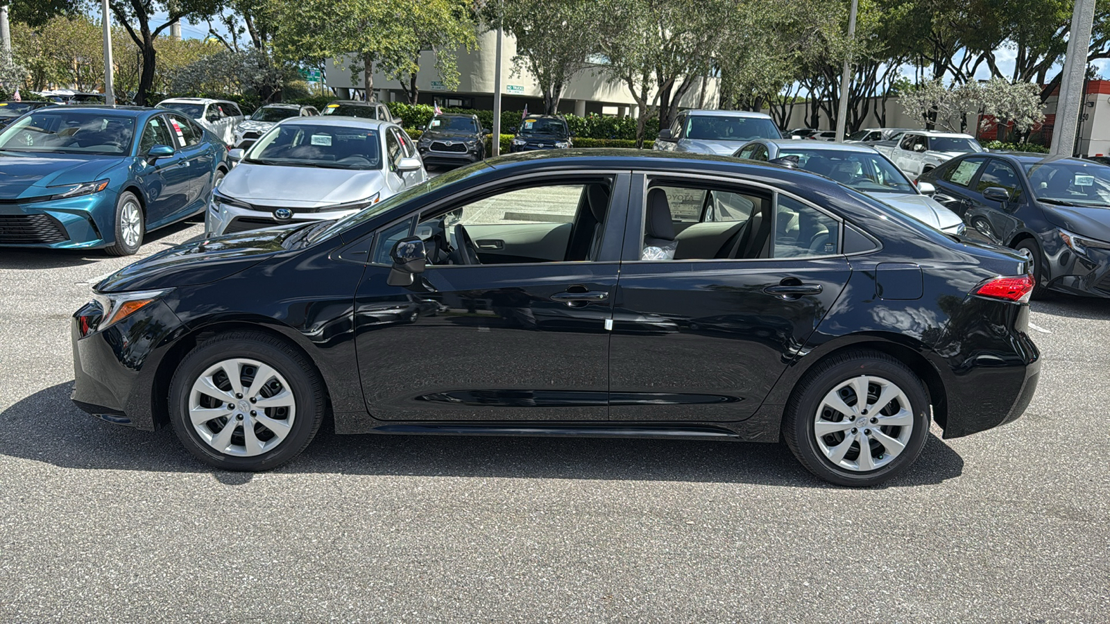 2025 Toyota Corolla Hybrid LE 4