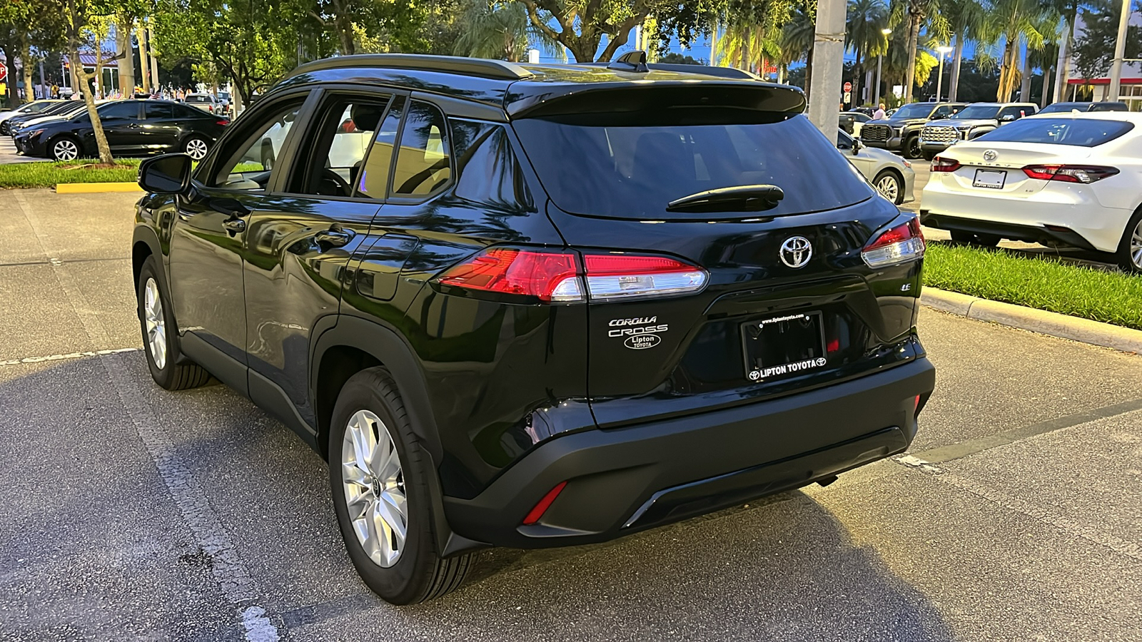 2024 Toyota Corolla Cross LE 5