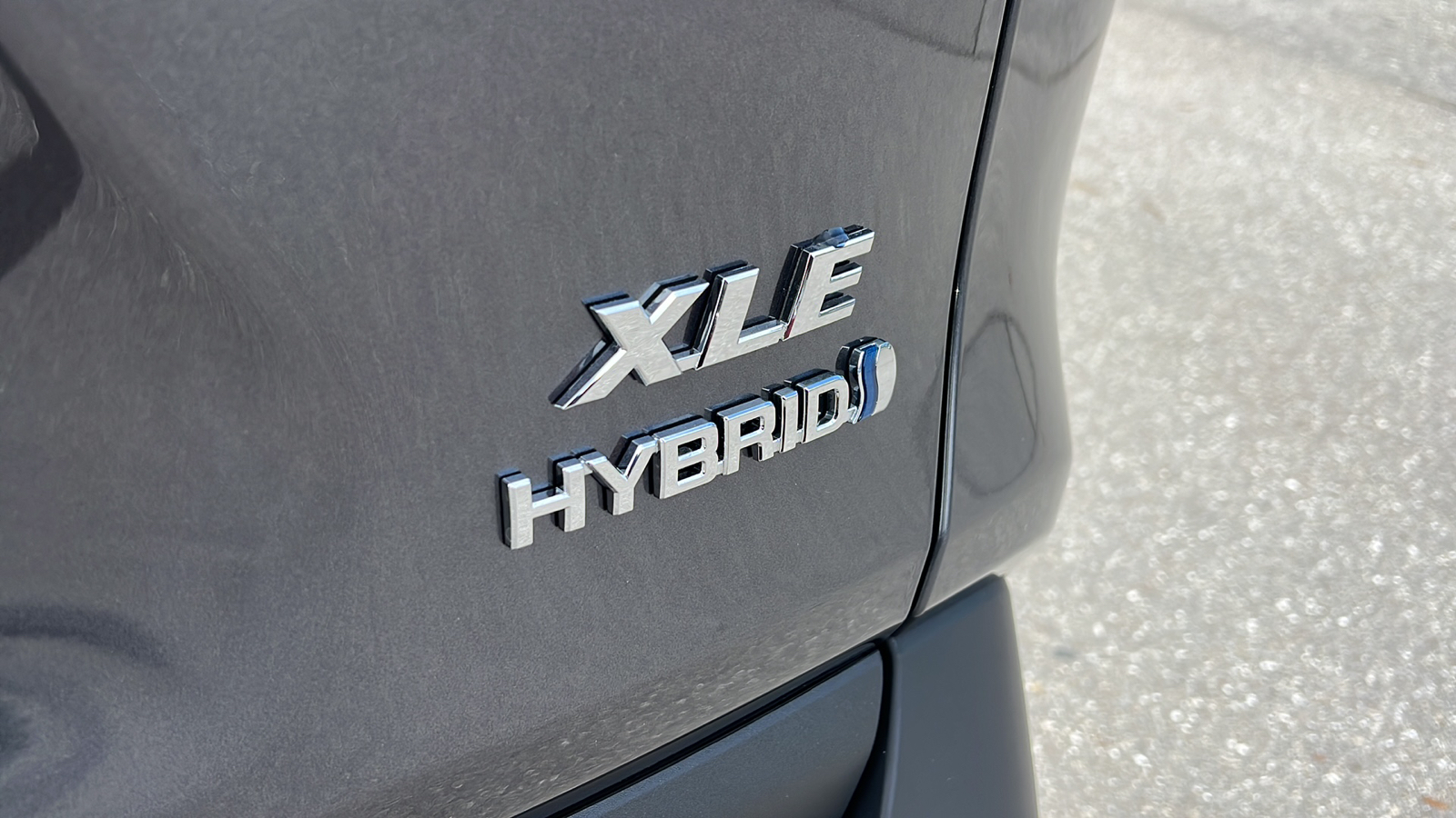 2024 Toyota RAV4 Hybrid XLE Premium 8