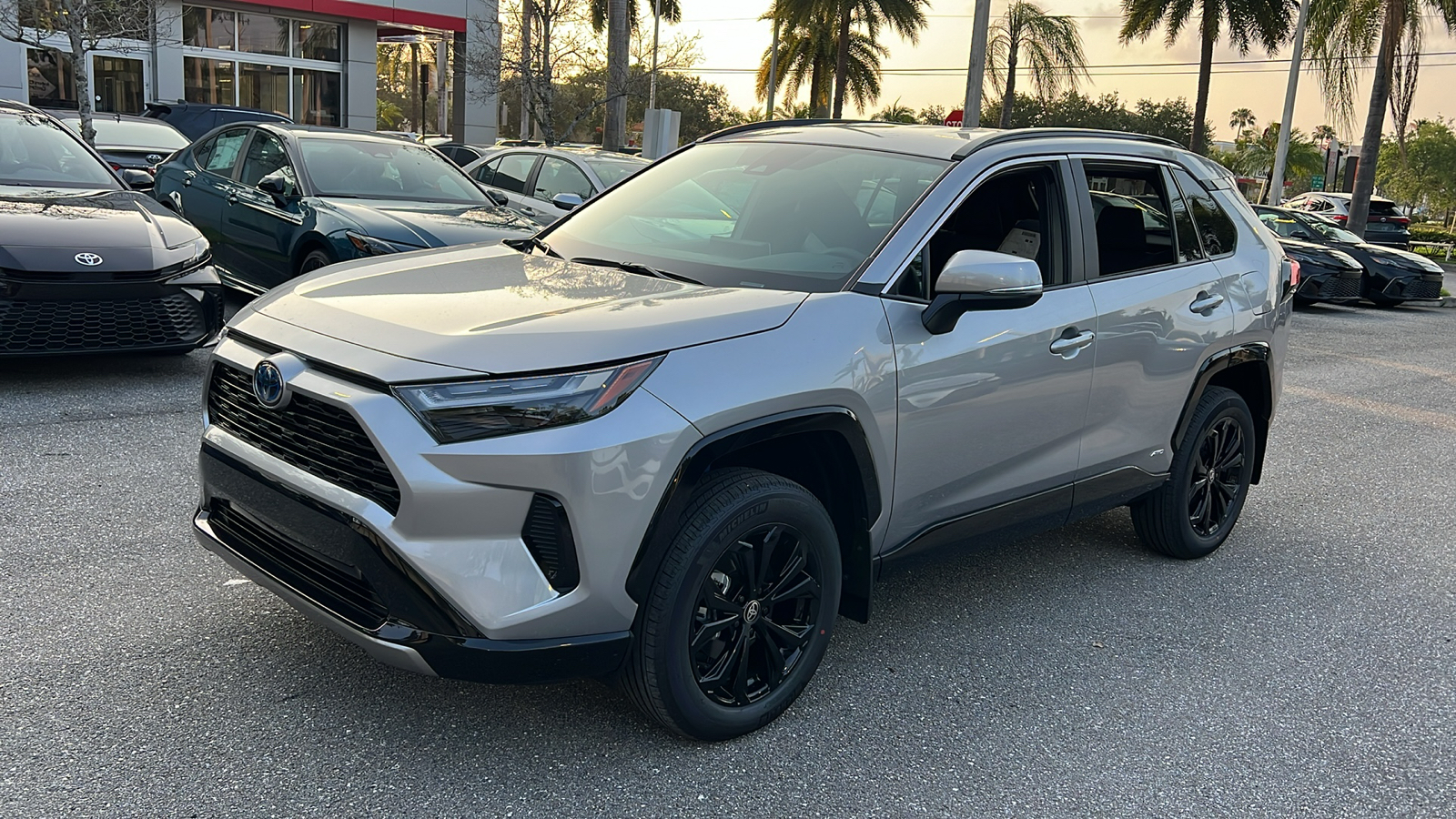 2024 Toyota RAV4 Hybrid SE 3