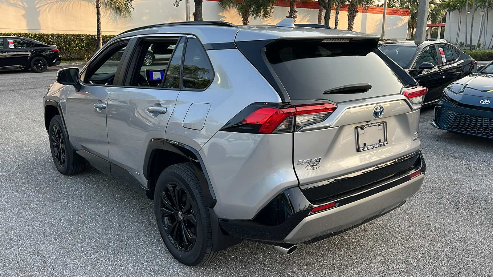 2024 Toyota RAV4 Hybrid SE 5