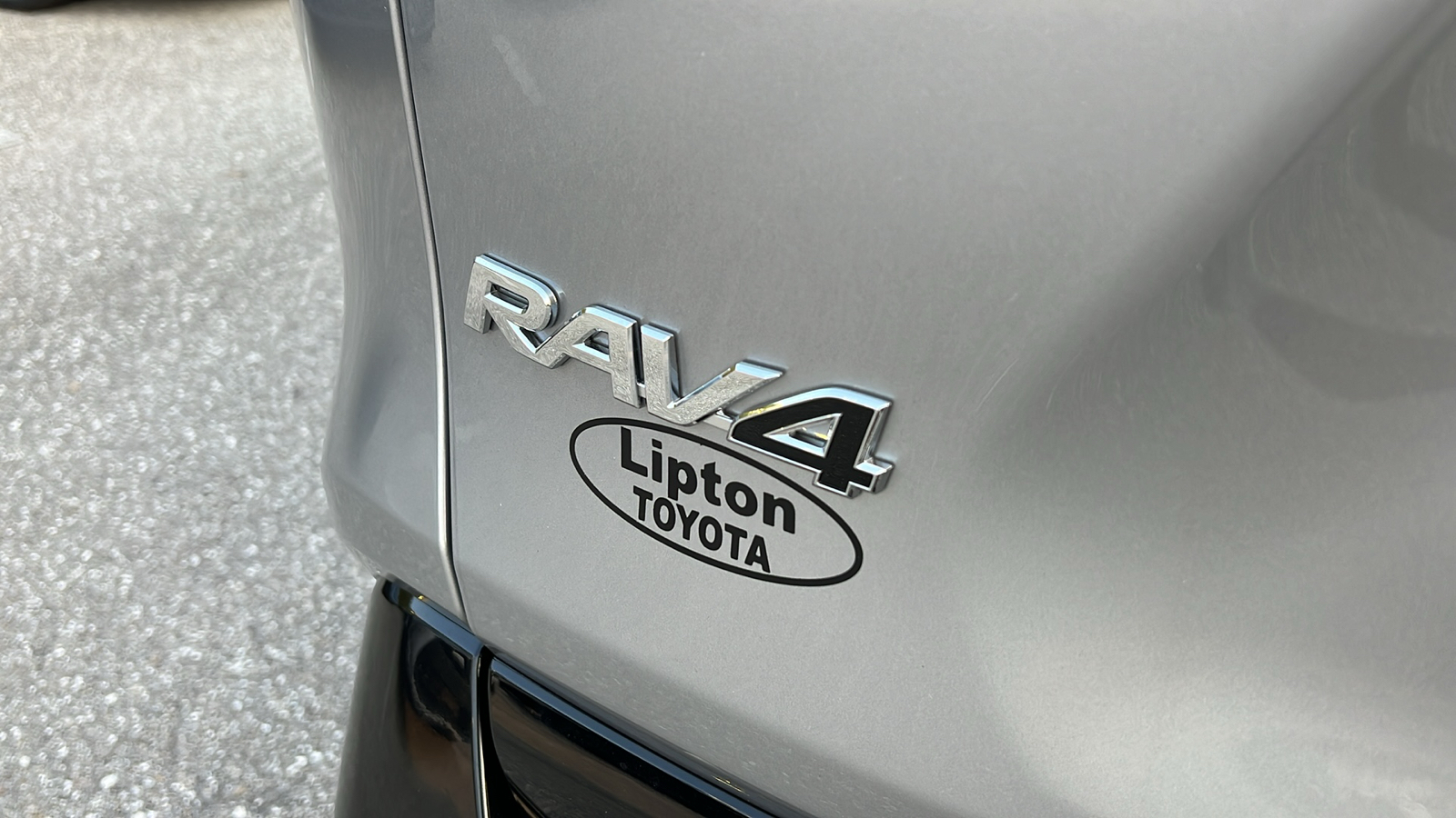 2024 Toyota RAV4 Hybrid SE 7