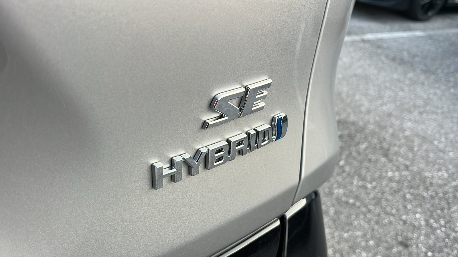 2024 Toyota RAV4 Hybrid SE 8