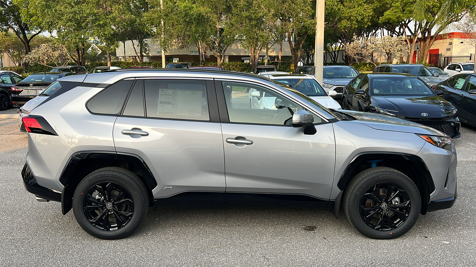 2024 Toyota RAV4 Hybrid SE 11