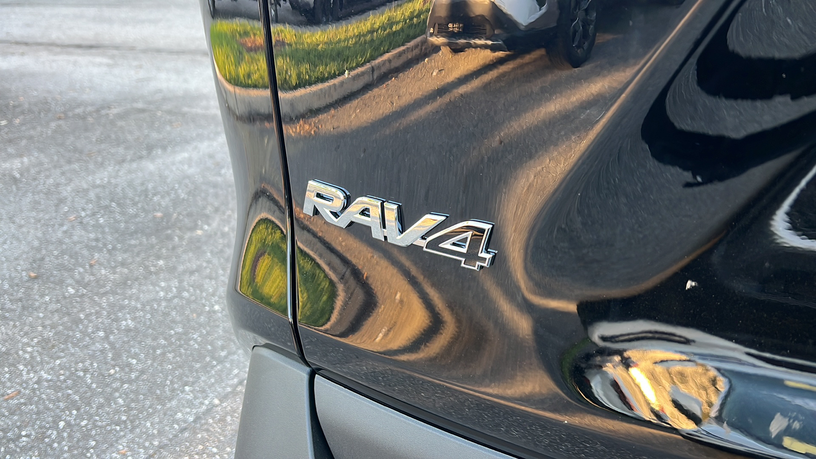 2023 Toyota RAV4 XLE Premium 7