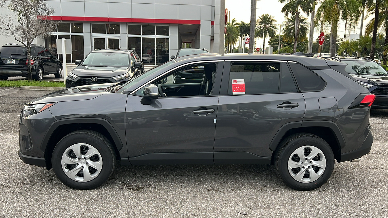 2024 Toyota RAV4 LE 4